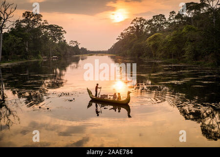 Lac Tonlé Om Gate, Porte Sud d'Angkor Thom, au Cambodge, en Asie. Banque D'Images