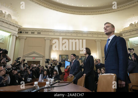 Novembre 21, 2019, Washington, District of Columbia, USA : l'ancien Conseil national de sécurité, la Russie et le conseiller expert Fiona Hill aux affaires politiques à l'ambassade des États-Unis en Ukraine David Holmes arrivent à témoigner devant le Comité permanent de la Chambre sur le renseignement sur la colline du Capitole à Washington, D.C., États-Unis, le jeudi 21 novembre, 2019. (Crédit Image : © Stefani Reynolds/CNP via Zuma sur le fil) Banque D'Images