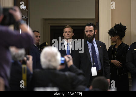 Novembre 21, 2019, Washington, District of Columbia, États-Unis : Conseiller aux affaires politiques à l'ambassade des États-Unis en Ukraine David Holmes arrive à témoigner devant le Comité permanent de la Chambre sur le renseignement sur la colline du Capitole à Washington, D.C., États-Unis, le jeudi 21 novembre, 2019. (Crédit Image : © Stefani Reynolds/CNP via Zuma sur le fil) Banque D'Images