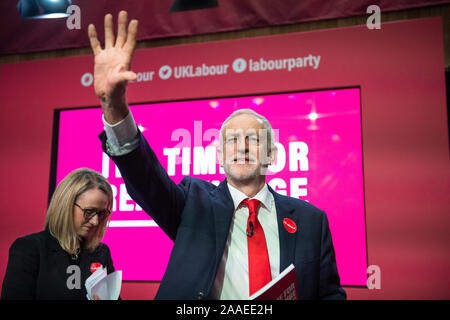 Birmingham, UK. 21 Nov, 2019. Leader du travail Jeremy Corbyn lance le Parti du Travail général manifeste à Birmingham. Le Royaume-Uni est de tenir une élection générale le jeudi 12 décembre avec des sondages serrés entre Jeremy Corbyn et Boris Johnson. Credit : Benjamin Wareing/Alamy Live News Banque D'Images