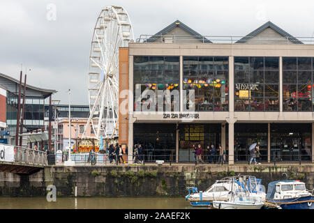 ZA Za Bazar sur Bristol Harbourside, le port flottant, ville de Bristol, Angleterre, Royaume-Uni Banque D'Images