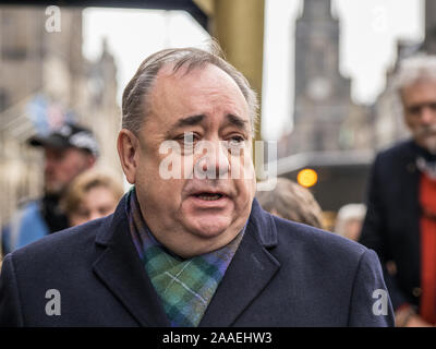 Édimbourg, Écosse, Royaume-Uni - 21 novembre 2019 - L'ancien Premier Ministre de l'Ecosse, Alex Salmond, à l'extérieur de la Haute Cour à Édimbourg Banque D'Images