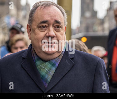 Édimbourg, Écosse, Royaume-Uni - 21 novembre 2019 - L'ancien Premier Ministre de l'Ecosse, Alex Salmond, à l'extérieur de la Haute Cour à Édimbourg Banque D'Images