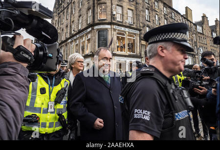 Édimbourg, Écosse, Royaume-Uni - 21 novembre 2019 - L'ancien Premier Ministre de l'Ecosse, Alex Salmond, à l'extérieur de la Haute Cour à Édimbourg Banque D'Images