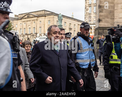 Édimbourg, Écosse, Royaume-Uni - 21 novembre 2019 - L'ancien Premier Ministre de l'Ecosse, Alex Salmond, à l'extérieur de la Haute Cour à Édimbourg Banque D'Images