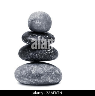 Pyramide de galets de plage on white Banque D'Images