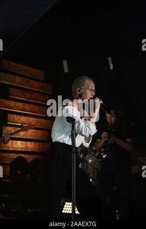 STEFANIE HEINZMANN - TOUS NOUS AVONS BESOIN EST AMOUR Konzert im Ostra-Dome, Dresden am 05.11.2019 Banque D'Images