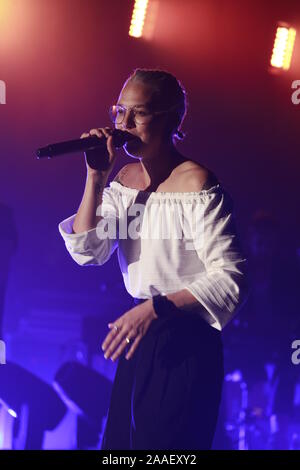 STEFANIE HEINZMANN - TOUS NOUS AVONS BESOIN EST AMOUR Konzert im Ostra-Dome, Dresden am 05.11.2019 Banque D'Images