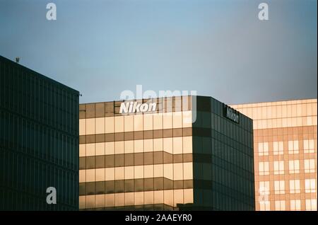 Logo sur Nikon se trouvant au centre-ville de Los Angeles, Californie, le 24 octobre 2018. () Banque D'Images