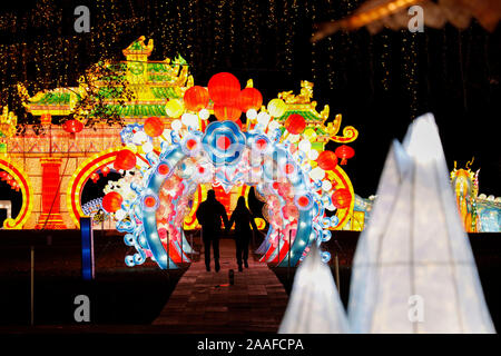 New York, USA. 20 Nov, 2019. LED-allumé lanternes sont vus à l'hiver de la ville de New York Festival à Staten Island, New York, États-Unis, 20 novembre 2019. La deuxième édition annuelle de la ville de New York Festival de lanternes d'hiver ont démarré le mercredi, comme des milliers de lampions allumés jusqu'à 10 acres de la ville, arrondissement de Staten Island. Credit : Muzi Li/Xinhua/Alamy Live News Banque D'Images