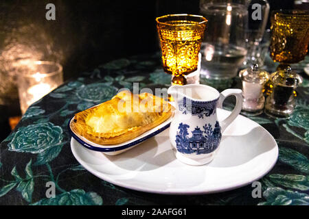 Tarte aux pommes au restaurant du pub Grapes, Limehouse, Londres, Royaume-Uni Banque D'Images