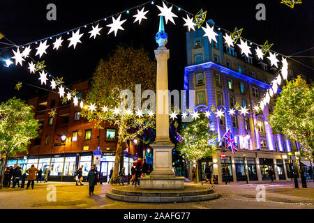 Seven Dials dans Covent Market décorée pour les fêtes de Noël, Londres, UK Banque D'Images