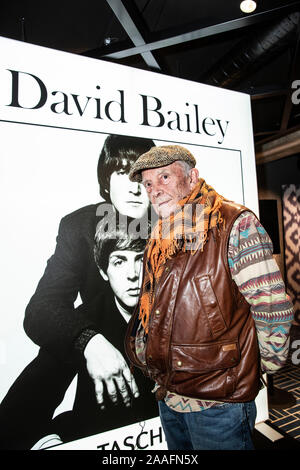 Londres, Royaume-Uni. 21 Nov, 2019. David Bailey photographié lors d'un événement pour promouvoir son travail sur un panneau électrique géant sur Oxford Street dans le cadre d'un projet artistique. PHOTO:JEFF GILBERT 21 novembre 2019 Crédit : Jeff Gilbert/Alamy Live News Banque D'Images