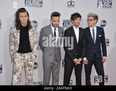 LOS ANGELES, CA. 22 novembre 2015 : Une Direction - Harry Styles, Liam Payne, Louis Tomlinson et Niall Horan - au 2015 American Music Awards au Théâtre de Microsoft, la vivre. © 2015 Paul Smith / Featureflash Banque D'Images