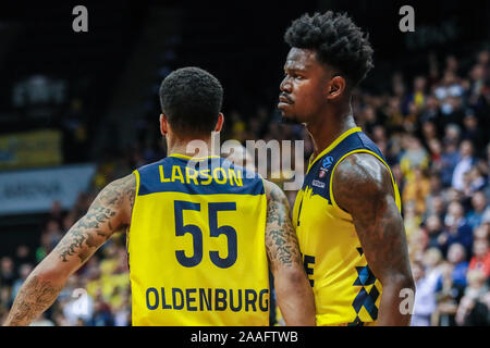 Oldenburg, Allemagne, 20 Novembre 2019 : Tyler Larson et Gerry pendant le match de Blakes EWE Baskets Oldenburg vs Aquila Panier Trento Banque D'Images