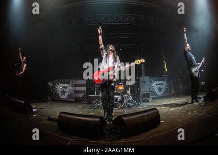 Fontaneto d'Agogna en Italie. 21 novembre 2019. Le groupe de hard rock anglais HOLLOWSTAR il se produit sur scène à l'ouverture du phénomène spectacle de Skid Row. Banque D'Images