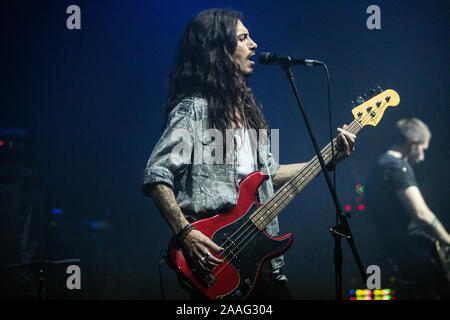 Fontaneto d'Agogna en Italie. 21 novembre 2019. Le groupe de hard rock anglais HOLLOWSTAR il se produit sur scène à l'ouverture du phénomène spectacle de Skid Row. Banque D'Images