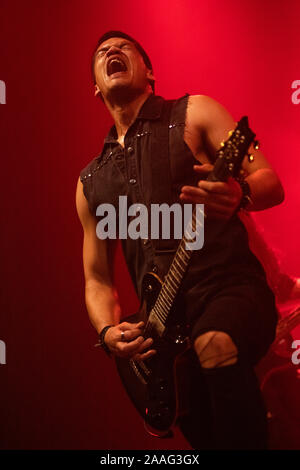 Fontaneto d'Agogna en Italie. 21 novembre 2019. Le groupe de hard rock anglais HOLLOWSTAR il se produit sur scène à l'ouverture du phénomène spectacle de Skid Row. Banque D'Images