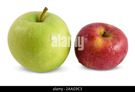 Deux pommes isolé sur fond blanc avec chemin de détourage. Une pomme rouge et une pomme verte. Banque D'Images