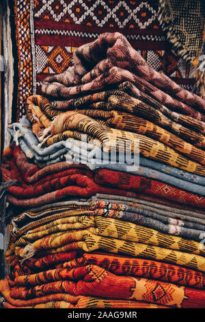 Tapis pliés et empilés Banque D'Images