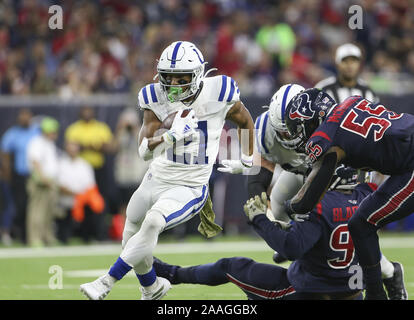 Houston, Texas, USA. 21 Nov, 2019. Indianapolis Colts d'utiliser de nouveau Nyheim Hines (21) porte la balle au cours d'un match de la NFL entre les Texans de Houston et les Indianapolis Colts à NRG Stadium de Houston, Texas, le 21 novembre 2019. Houston a gagné 20-17. Crédit : Scott Coleman/ZUMA/Alamy Fil Live News Banque D'Images