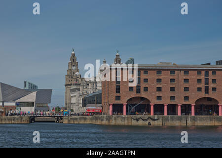 LIVERPOOL, Angleterre, Royaume-Uni - Juin 07, 2017 : Avis de Albert Dock de Liverpool, en Angleterre. L'Albert Dock est un complexe de bâtiments et d'entrepôts. Firs Banque D'Images