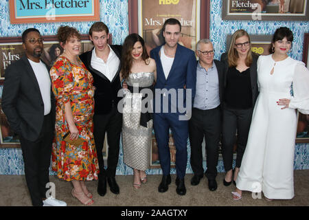 HBO'S 'Mrs. Fletcher" Los Angeles Premiere at Avalon Hollywood à Los Angeles, Californie le 21 octobre 2019 avec : Rashad Edwards, Katie Kershaw, Owen Teague, Kathryn Hahn, Jackson White, Tom Perotta commence par rapporter l', Helen Estabrook, Casey Wilson Où : Los Angeles, California, United States Quand : 22 Oct 2019 Credit : Sheri Determan/WENN.com Banque D'Images