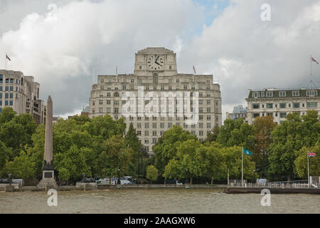 Londres, Royaume-Uni - 08 septembre 2017 : voir de l'architecture de la ville de Londres en Angleterre aux côtés de la rive de la Tamise. Banque D'Images