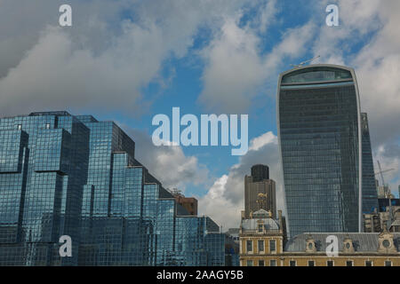 Londres, Royaume-Uni - 08 septembre 2017 : l'horizon de la ville proposant 20 Fenchurch Street building connue sous le nom de talkie walkie dans la ville de Londres à Londres. Banque D'Images