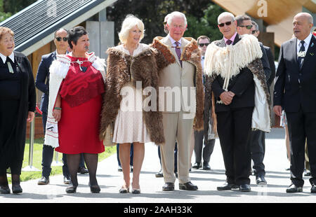 Le Prince de Galles et la duchesse de Cornouailles au cours de leur visite en Tuahiwi marae, lieu de rencontre d'une tribu sur l'île du sud de la Nouvelle-Zélande, le sixième jour de la visite royale. PA Photo. Photo date : vendredi 22 novembre, 2019. Crédit photo doit se lire : Chris Jackson/PA Wire Banque D'Images