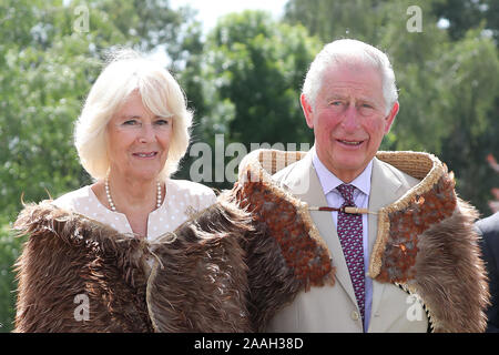 Le Prince de Galles et la duchesse de Cornouailles au cours de leur visite en Tuahiwi marae, lieu de rencontre d'une tribu sur l'île du sud de la Nouvelle-Zélande, le sixième jour de la visite royale. PA Photo. Photo date : vendredi 22 novembre, 2019. Crédit photo doit se lire : Chris Jackson/PA Wire Banque D'Images