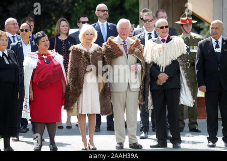 Le Prince de Galles et la duchesse de Cornouailles au cours de leur visite en Tuahiwi marae, lieu de rencontre d'une tribu sur l'île du sud de la Nouvelle-Zélande, le sixième jour de la visite royale. PA Photo. Photo date : vendredi 22 novembre, 2019. Crédit photo doit se lire : Chris Jackson/PA Wire Banque D'Images