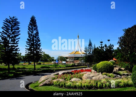 Bangkok, Thaïlande. - 16 novembre, 2019 Ratchamangkhala : Pavillon de Suan Luang Rama IX Parc Public Bangkok,Thaïlande avec fleur joliment décorées Banque D'Images