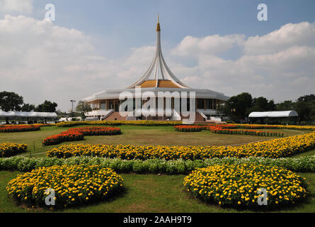 Bangkok, Thaïlande. - 16 novembre, 2019 Ratchamangkhala : Pavillon de Suan Luang Rama IX Parc Public Bangkok,Thaïlande avec fleur joliment décorées Banque D'Images