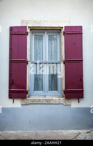 La fenêtre n° 1- ARLES Banque D'Images