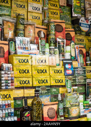 Bogota - Colombie, Novembre 2, 2019 - Produits de la coca vendu à un marché à Bogota Colombie Banque D'Images