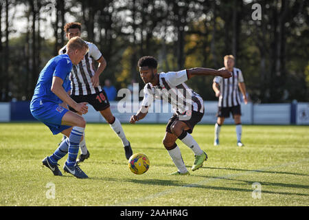 Swindon Wiltshire Fc Supermarine UK. Saison 2019/2020. Owura Edwards jouant pour Bath City dans la FA Cup Qualifier à Swindon Supermarine Fc Banque D'Images