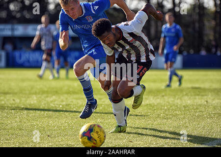 Swindon Wiltshire Fc Supermarine UK. Saison 2019/2020. Owura Edwards jouant pour Bath City dans la FA Cup Qualifier à Swindon Supermarine Fc Banque D'Images