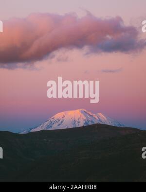 Coucher de soleil sur le Mont St Helens National Monument, Arizona, USA Banque D'Images