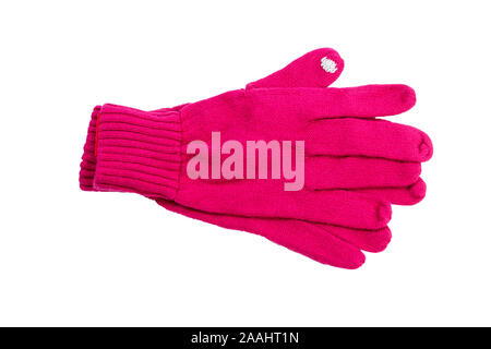 Gants tricot rose vif isolé sur blanc. Les gants avec un doigt sensible au capteur de téléphone Banque D'Images