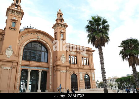 Bari, Pouilles, Italie. À propos de 11/2019. Façade de l'hôtel Margherita de Bari. Banque D'Images