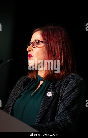 Pontypridd, Pays de Galles, Royaume-Uni. 22 Nov, 2019. Nantgarw, Pays de Galles, Royaume-Uni, 22 novembre 2019. Mari Arthur, Candidat pour Llanelli, prend la parole lors du Plaid Cymru manifeste des élections générales à l'événement de lancement dans le Cymoedd y Coleg Pontypridd circonscription. Credit : Mark Hawkins/Alamy Live News Banque D'Images