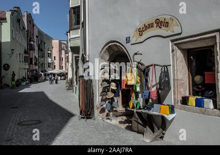 Le petit village de Rattenberg, la plus petite localité de Tyrol en termes de surface, est connue comme la "ville de verre du Tyrol". Banque D'Images