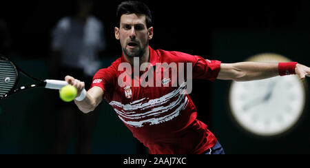 Madrid, Espagne. 22 Nov 2019. Novak Djokovic la Serbie de l'équipe nationale contre l'Khachanov Karen de l'équipe nationale de la Russie en quarts de finale de la Coupe Davis de tennis qui s'est tenue à la boîte magique à Madrid.Novak Djokovic vainqueur Photo : Juan Carlos Rojas/photo | Alliance mondiale d'utilisation Banque D'Images