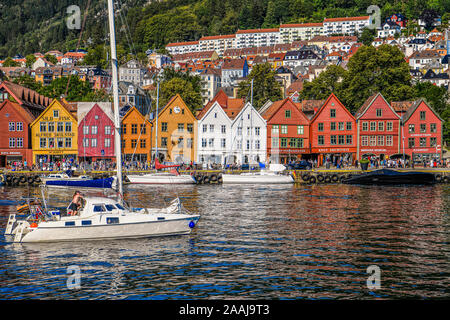 La Norvège. Norvegia. Bergen. Vagen, Bay, dans le centre-ville. Bryggen, quartier historique Banque D'Images