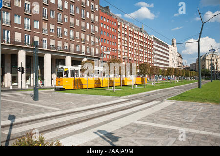 Budapest, Deák Ferenc tér, Straßenbahn - Budapest, Deák Ferenc tér, tramways Banque D'Images