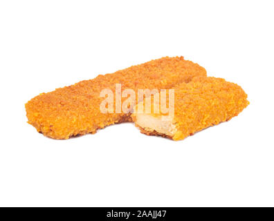 Stick de poisson dans la pâte avec la moitié sur fond blanc Banque D'Images