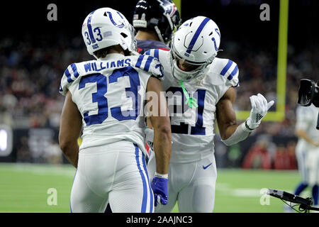 21 novembre 2019, Houston, Texas, États-Unis : Indianapolis Colts d'utiliser de nouveau Jonathan Williams (33) est félicité par Indianapolis Colts d'utiliser de nouveau Nyheim Hines (21) après un touché s'exécuter pendant la saison régulière de la NFL entre le jeu et le Houston Texans Indianapolis Colts à NRG Stadium à Houston, TX, le 21 novembre 2019. (Crédit Image : © Erik Williams/Zuma sur le fil) Banque D'Images