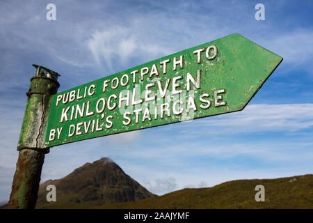 Un panneau de Glen Coe pour l'Escalier Diables de sentier sur la Kinlochleven West Highland Way, Banque D'Images