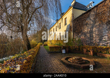 Krefeld-Linn - Vue de l'arrière du pavillon de chasse au château de Linn, Rhénanie du Nord-Westphalie, Allemagne, 22.11.2019 Banque D'Images